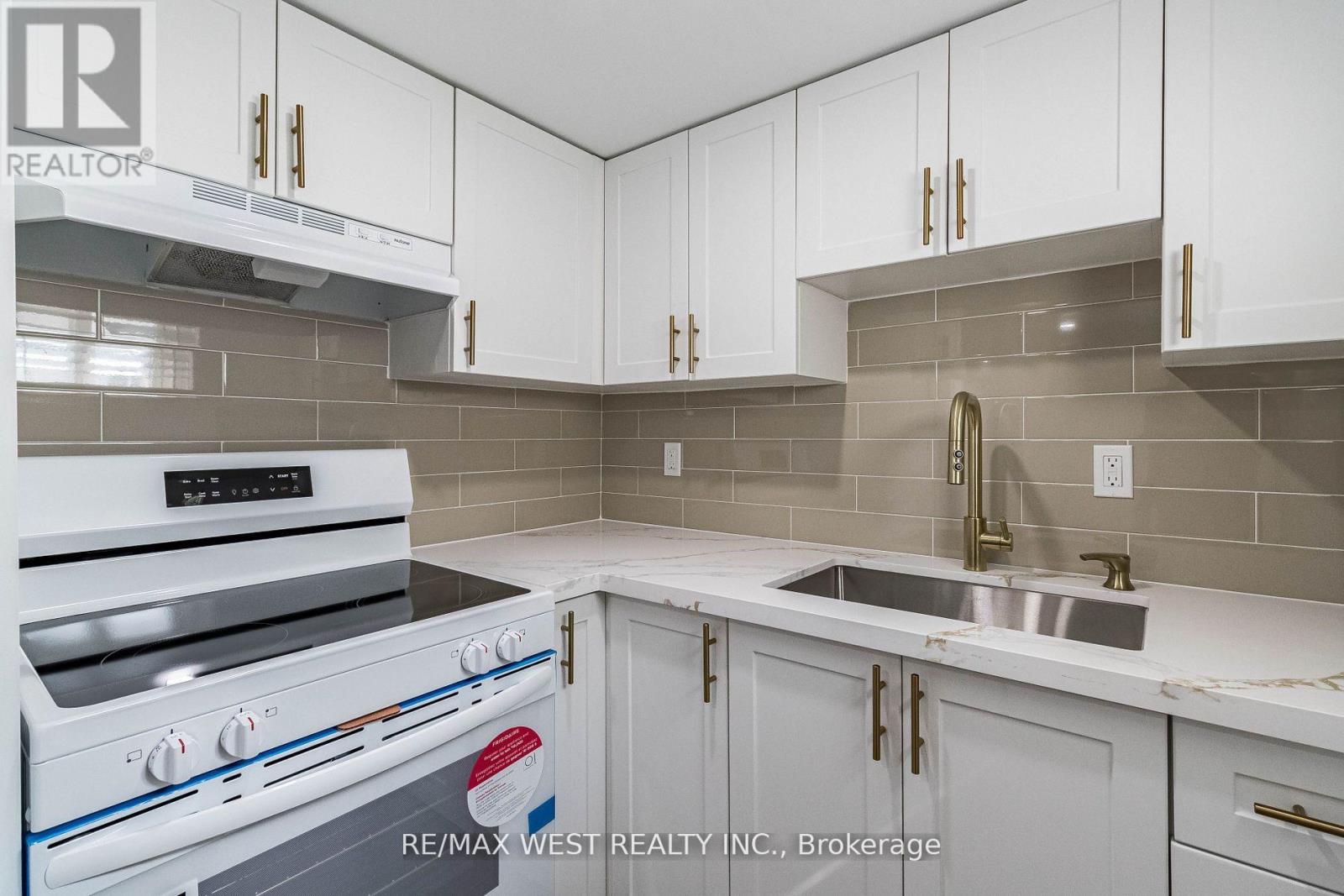 7 Highland Hill, Toronto, Ontario  M9A 2P7 - Photo 12 - W12183154