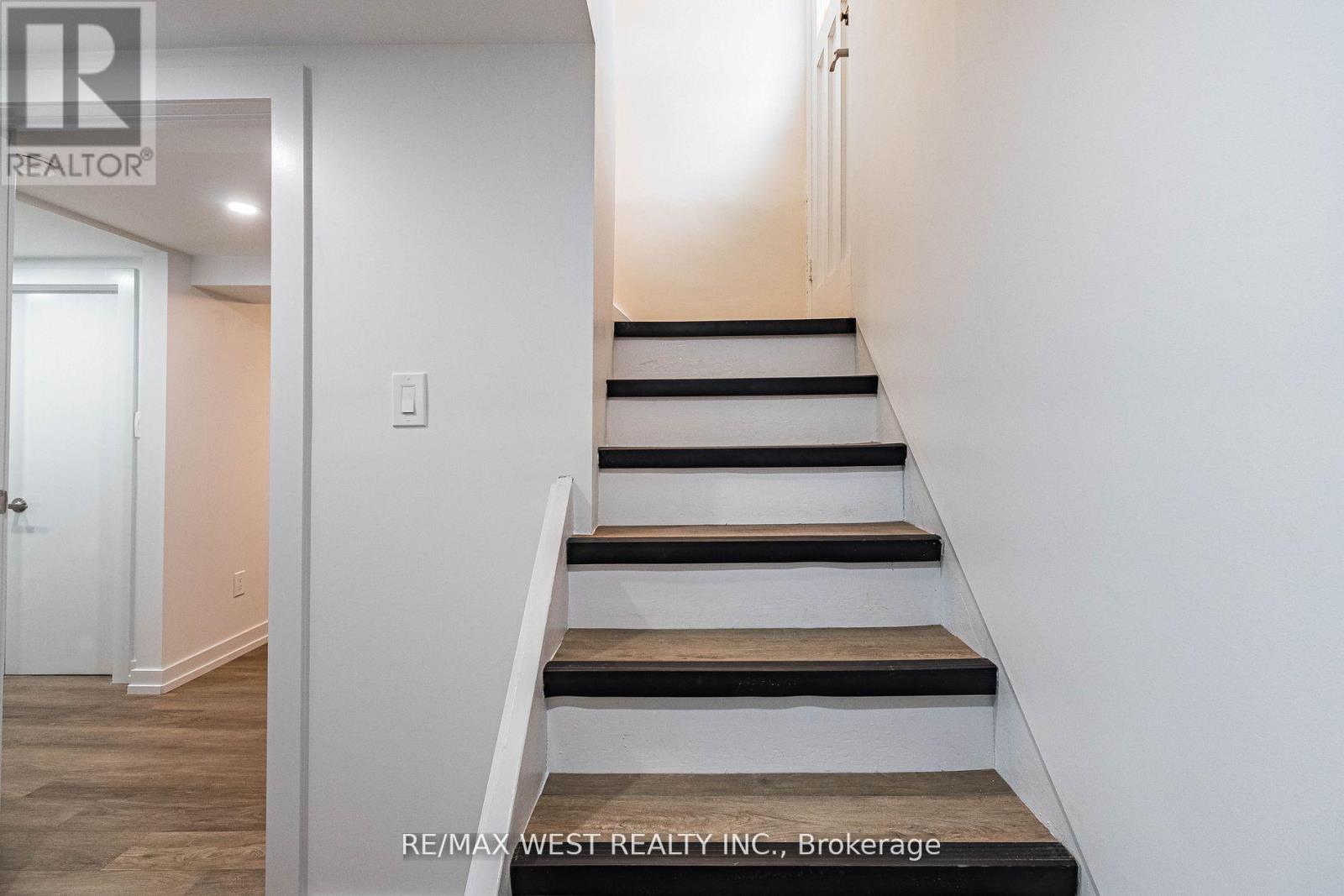7 Highland Hill, Toronto, Ontario  M9A 2P7 - Photo 3 - W12183154