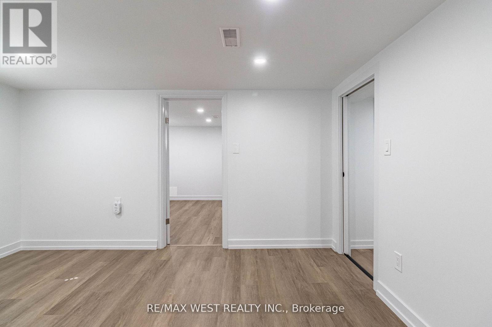 7 Highland Hill, Toronto, Ontario  M9A 2P7 - Photo 5 - W12183154