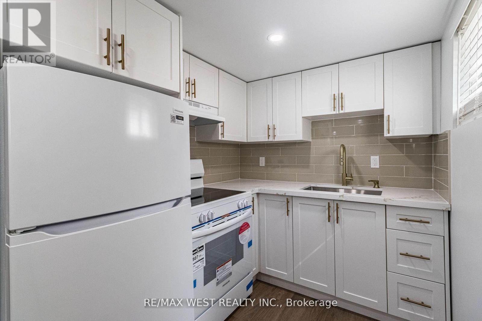 7 Highland Hill, Toronto, Ontario  M9A 2P7 - Photo 9 - W12183154