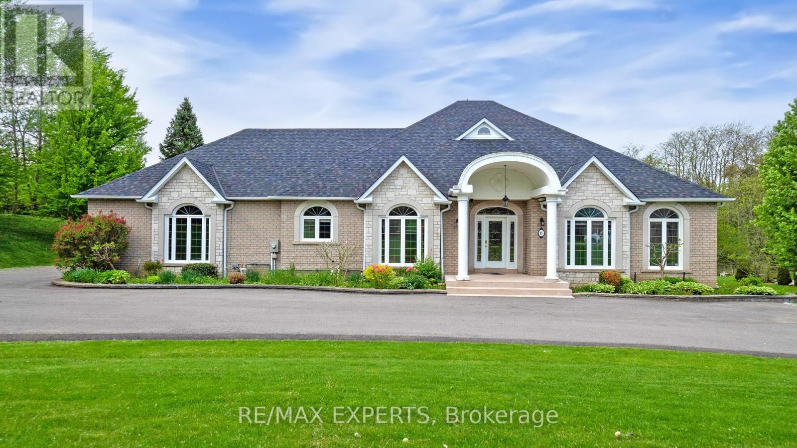 6 Overlook Ridge, Caledon, Ontario  L7E 0C1 - Photo 2 - W12183159
