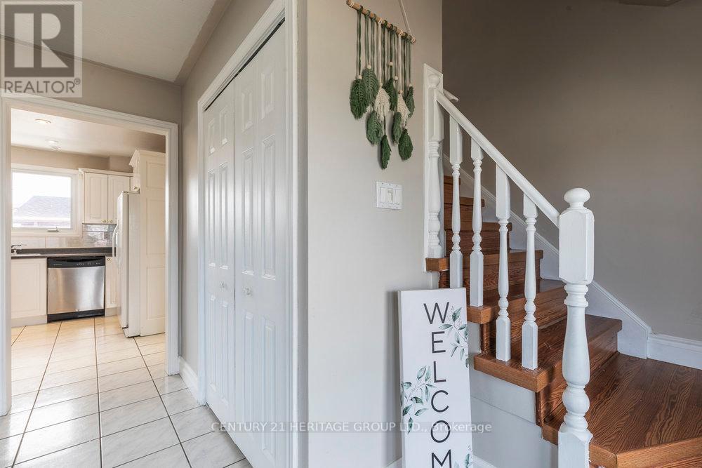 66 Seaton Place Drive, Hamilton (Stoney Creek), Ontario  L8E 4B1 - Photo 5 - X12183156