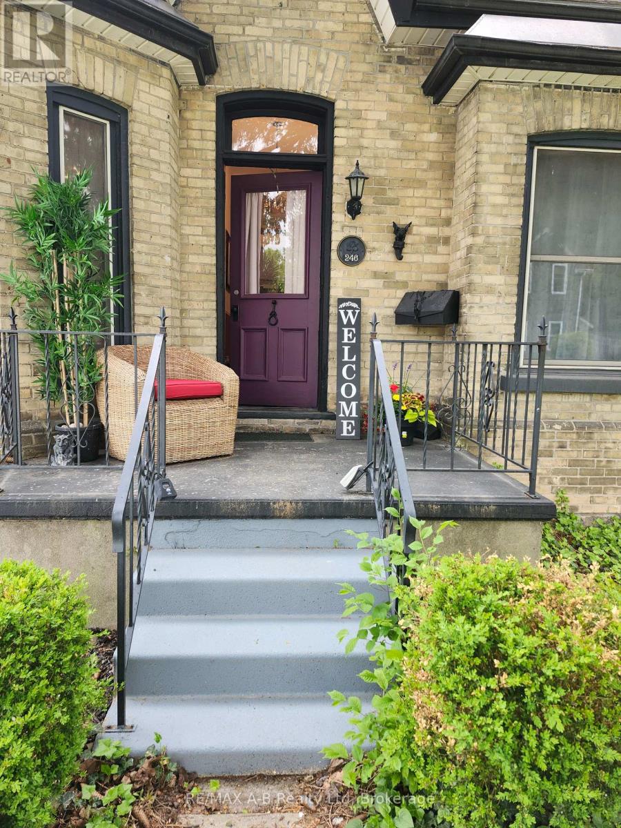 246 Wellington Street, Stratford, Ontario  N5A 2L6 - Photo 6 - X12173574