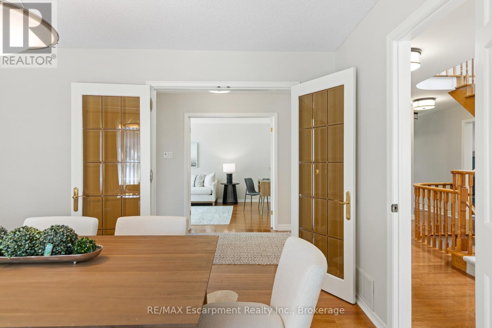 1164 Cynthia Lane, Oakville, Ontario  L6J 6A6 - Photo 10 - W12183200