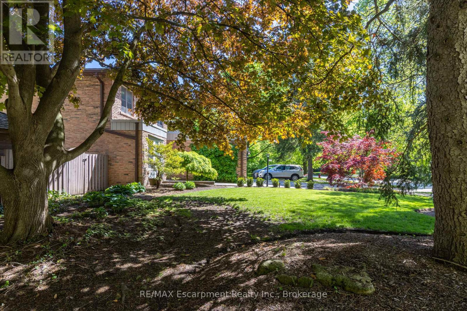 1164 Cynthia Lane, Oakville, Ontario  L6J 6A6 - Photo 2 - W12183200