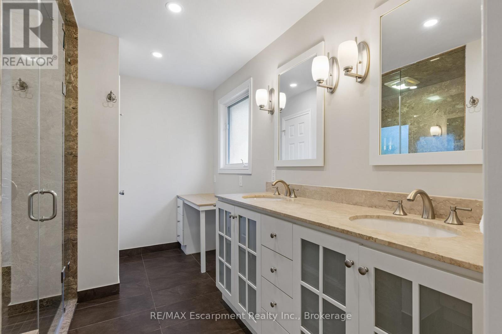 1164 Cynthia Lane, Oakville, Ontario  L6J 6A6 - Photo 20 - W12183200