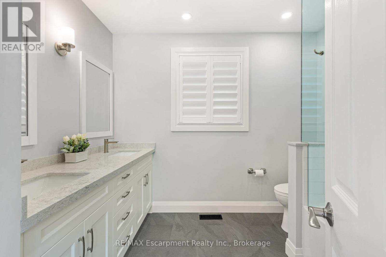 1164 Cynthia Lane, Oakville, Ontario  L6J 6A6 - Photo 23 - W12183200
