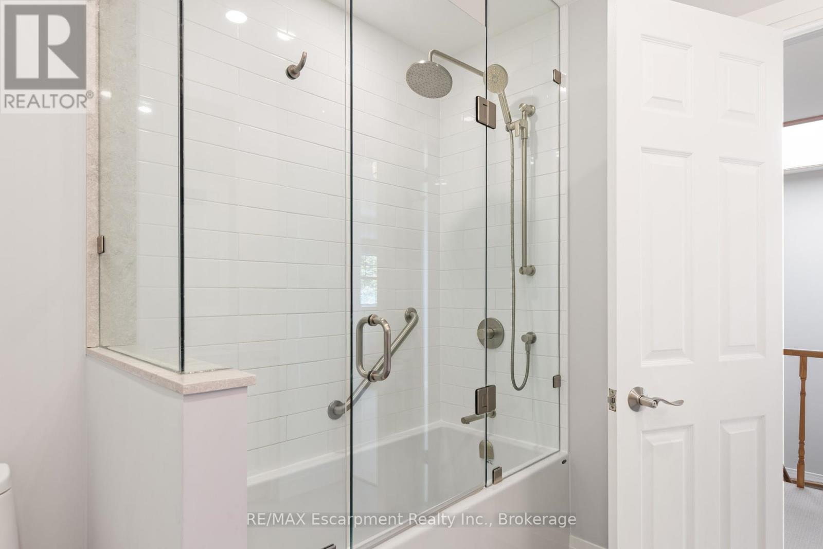 1164 Cynthia Lane, Oakville, Ontario  L6J 6A6 - Photo 24 - W12183200