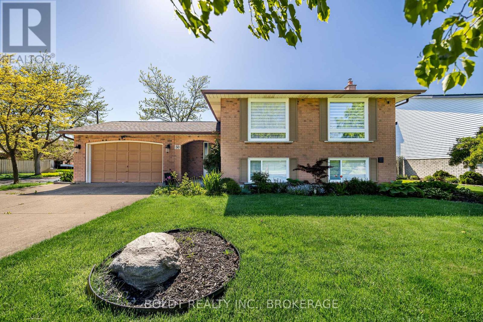 Upper 50 Crestcombe Road, St. Catharines, Ontario  L2S 2J4 - Photo 1 - X12183211