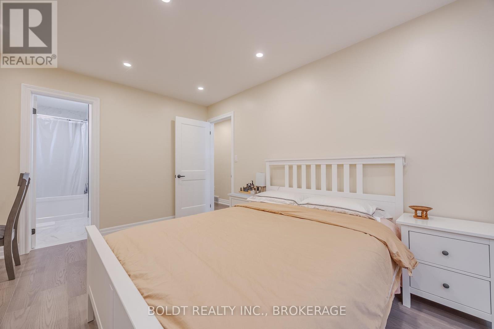 Upper 50 Crestcombe Road, St. Catharines, Ontario  L2S 2J4 - Photo 12 - X12183211