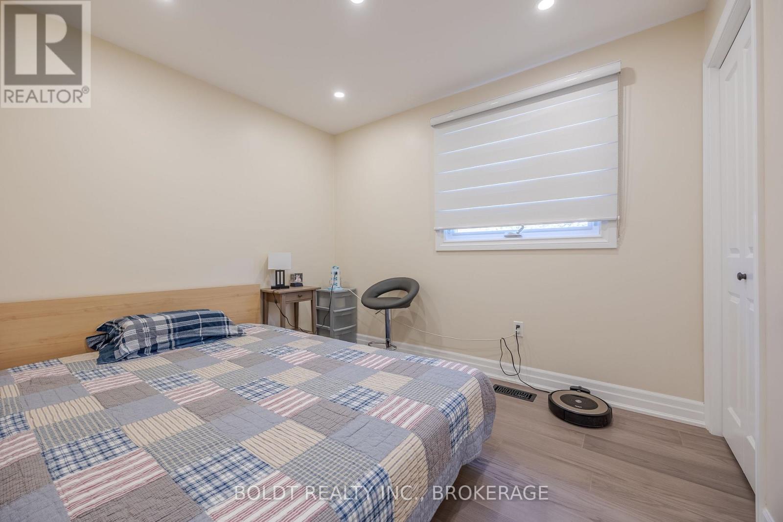 Upper 50 Crestcombe Road, St. Catharines, Ontario  L2S 2J4 - Photo 16 - X12183211