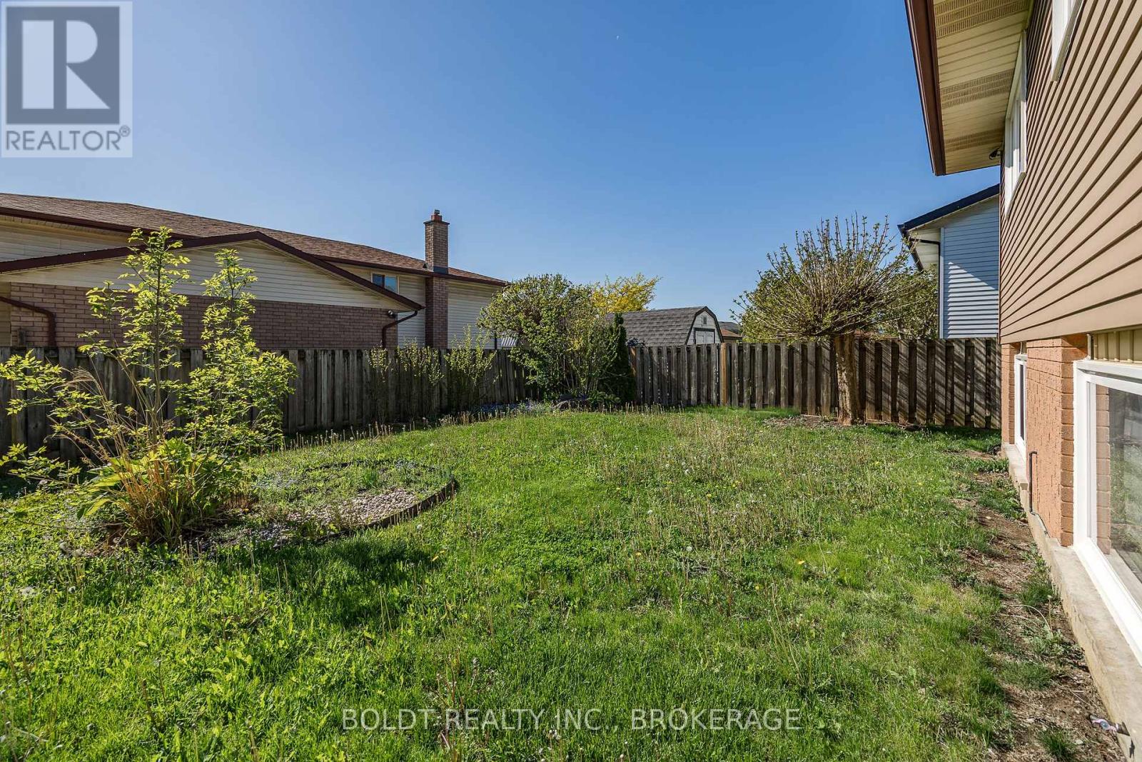 Upper 50 Crestcombe Road, St. Catharines, Ontario  L2S 2J4 - Photo 18 - X12183211