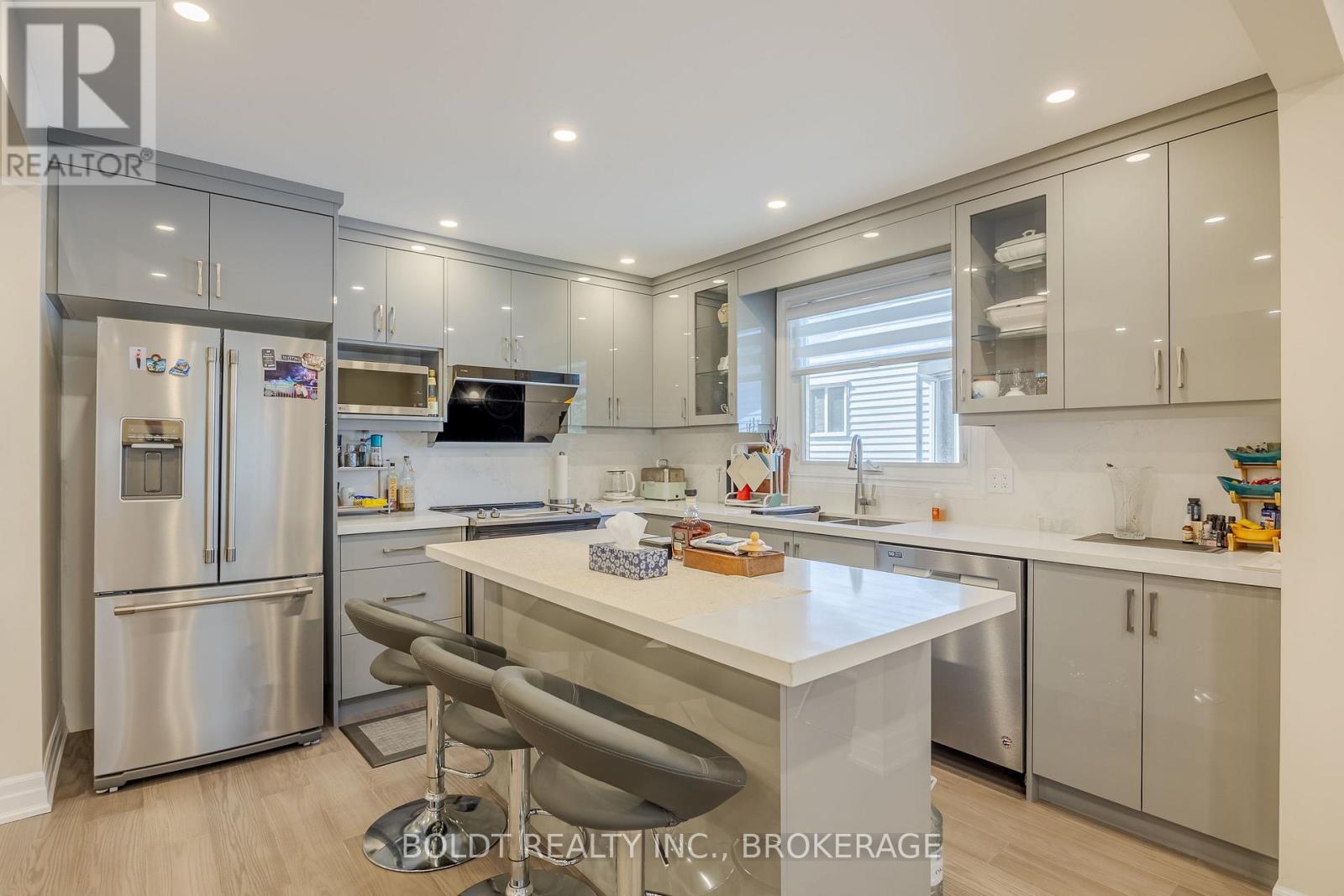 Upper 50 Crestcombe Road, St. Catharines, Ontario  L2S 2J4 - Photo 3 - X12183211