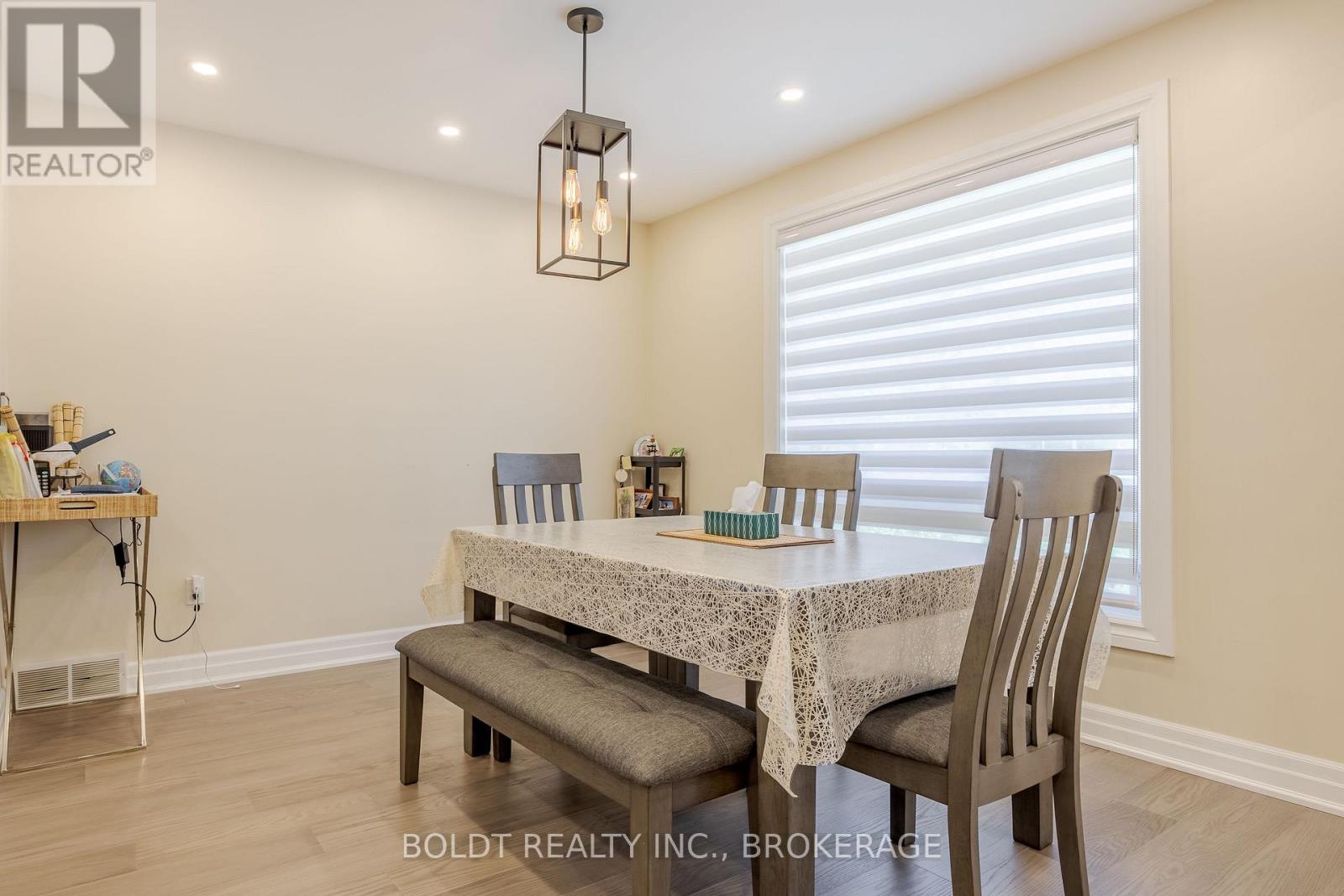 Upper 50 Crestcombe Road, St. Catharines, Ontario  L2S 2J4 - Photo 9 - X12183211