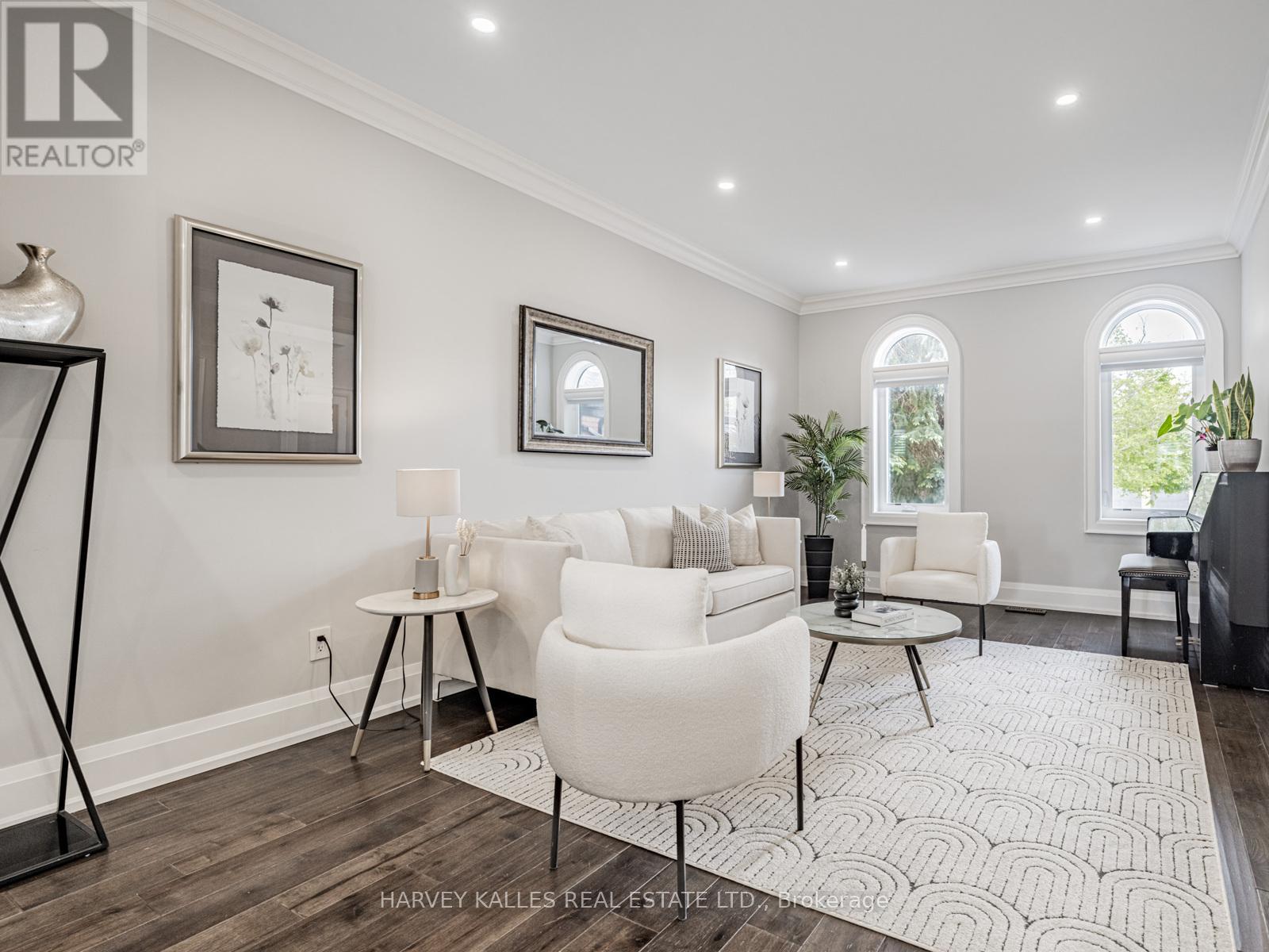 29 Falkland Place, Richmond Hill, Ontario  L4C 9P3 - Photo 9 - N12182233
