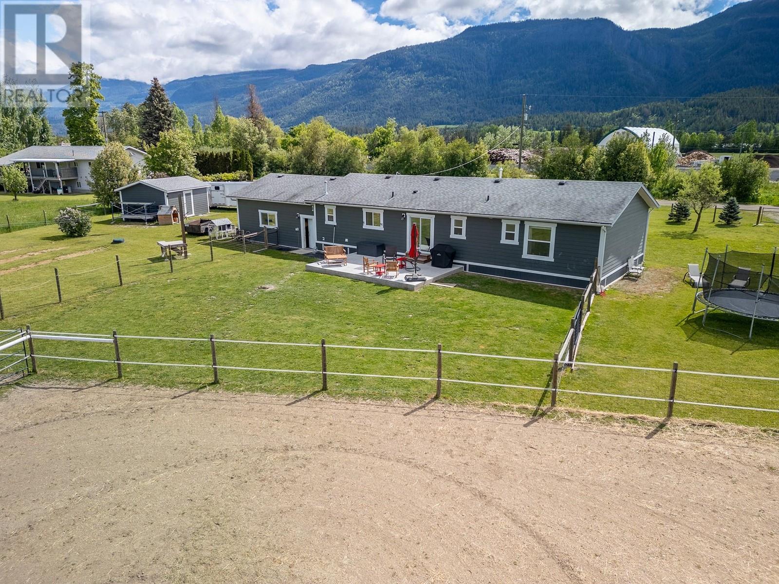 94 Tomkinson Road, Grindrod, British Columbia  V0E 1Y0 - Photo 5 - 10349015