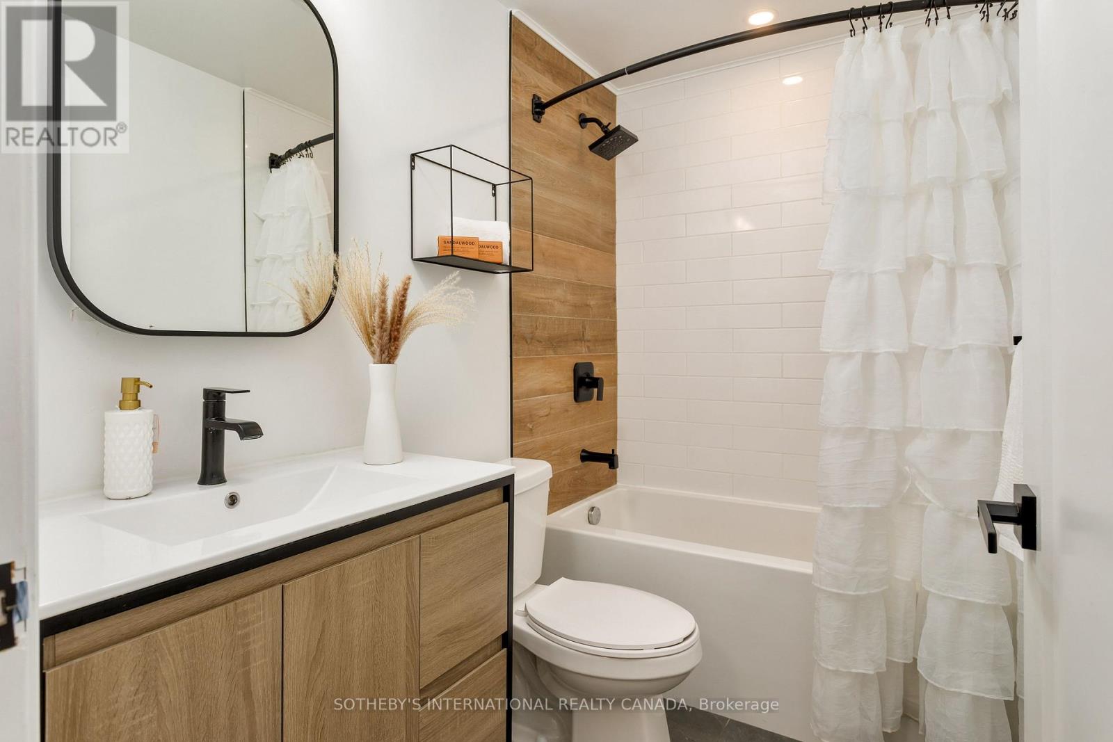 201 - 3391 Bloor Street W, Toronto, Ontario  M8X 1G3 - Photo 25 - W12181428