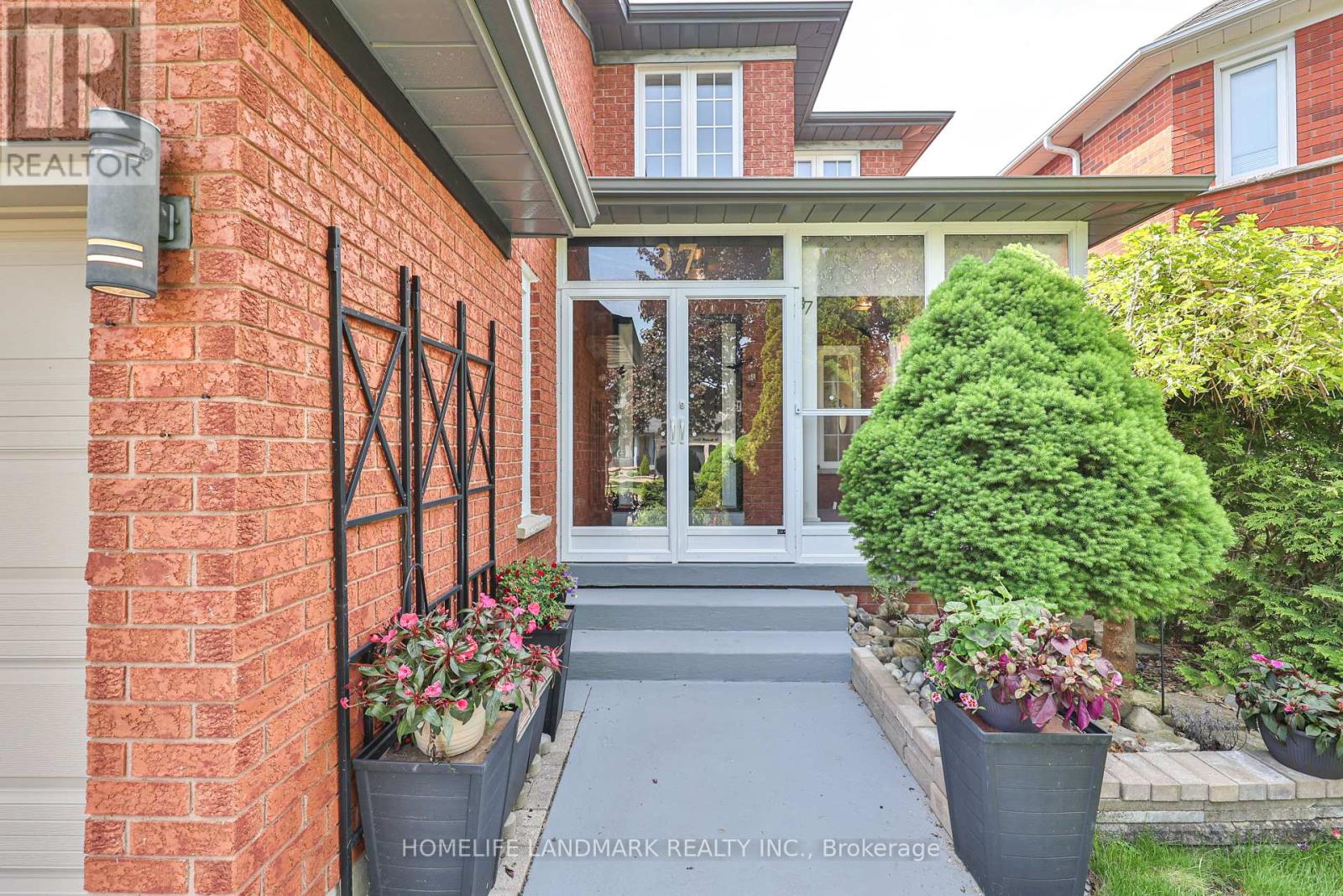 37 Bluebell Drive, Markham (Rouge Fairways), Ontario  L3S 3P8 - Photo 2 - N12183192