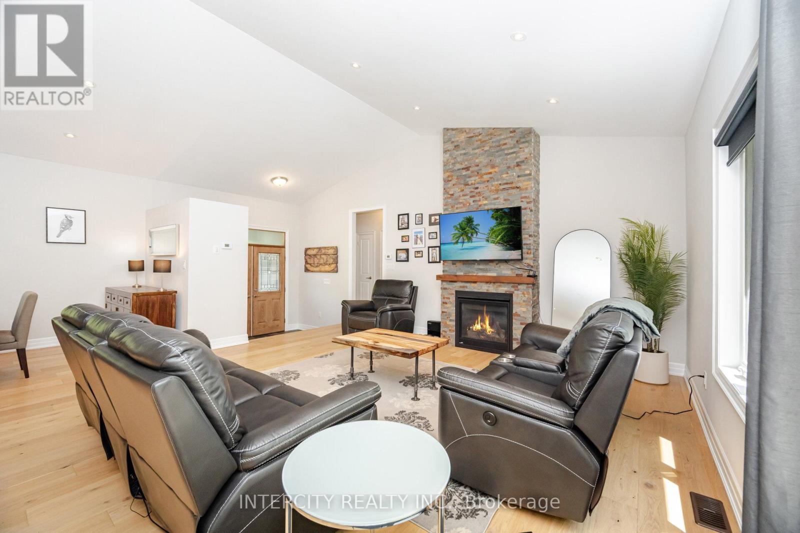 41 Tall Pines Drive, Tiny, Ontario  L9M 0H4 - Photo 13 - S12183180