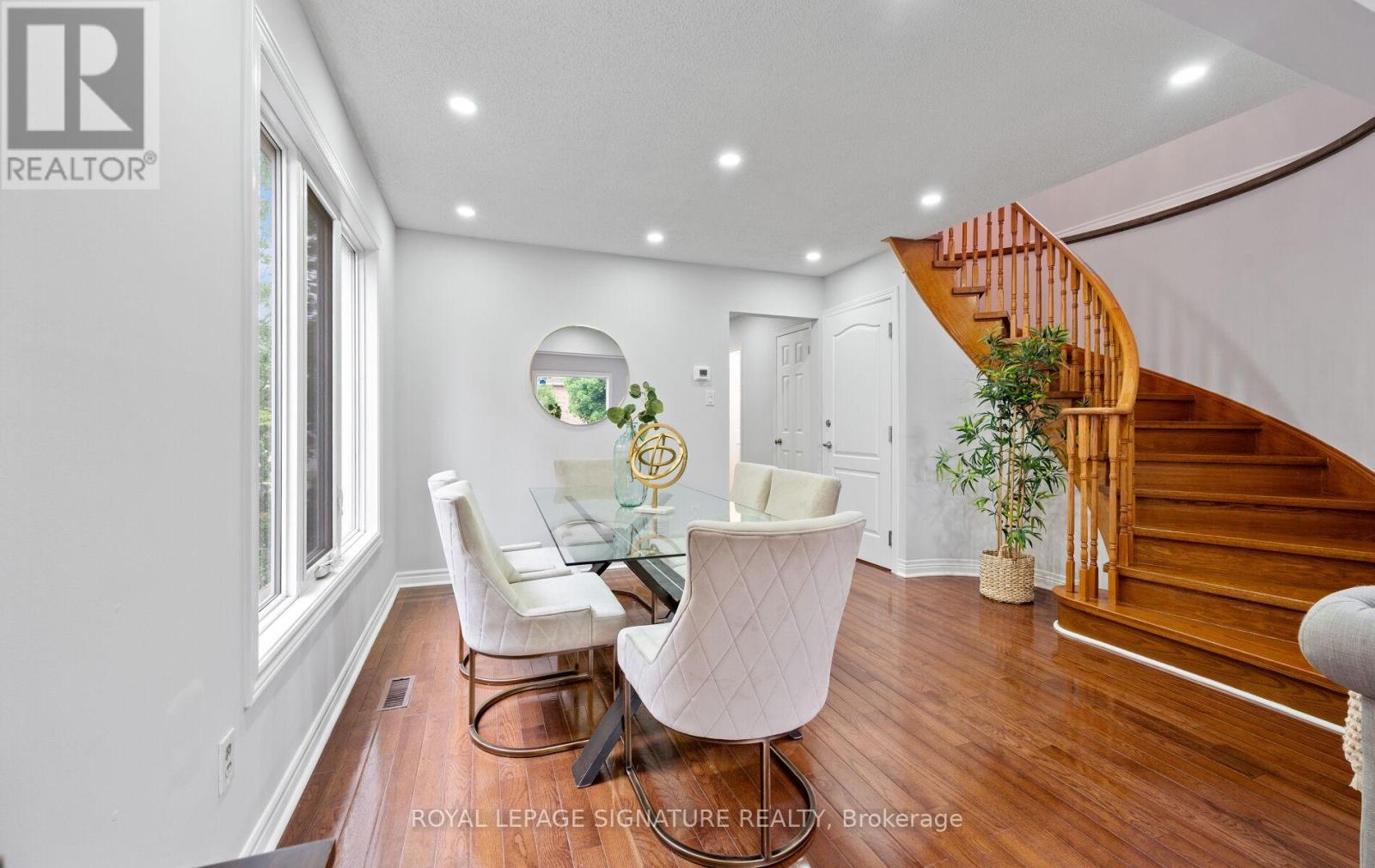 745 Constellation Drive, Mississauga (Hurontario), Ontario  L5R 2V8 - Photo 10 - W12183181