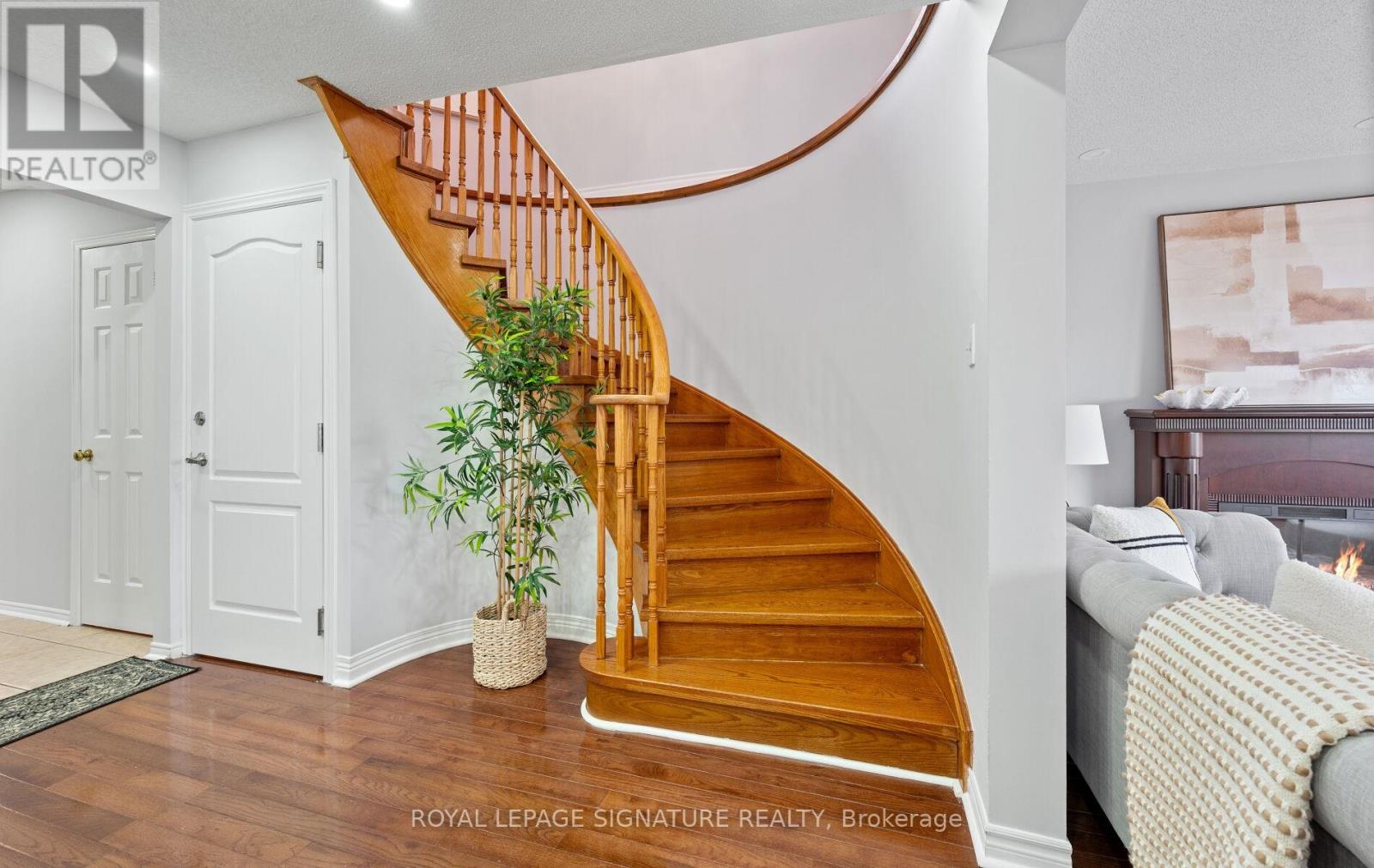 745 Constellation Drive, Mississauga (Hurontario), Ontario  L5R 2V8 - Photo 21 - W12183181