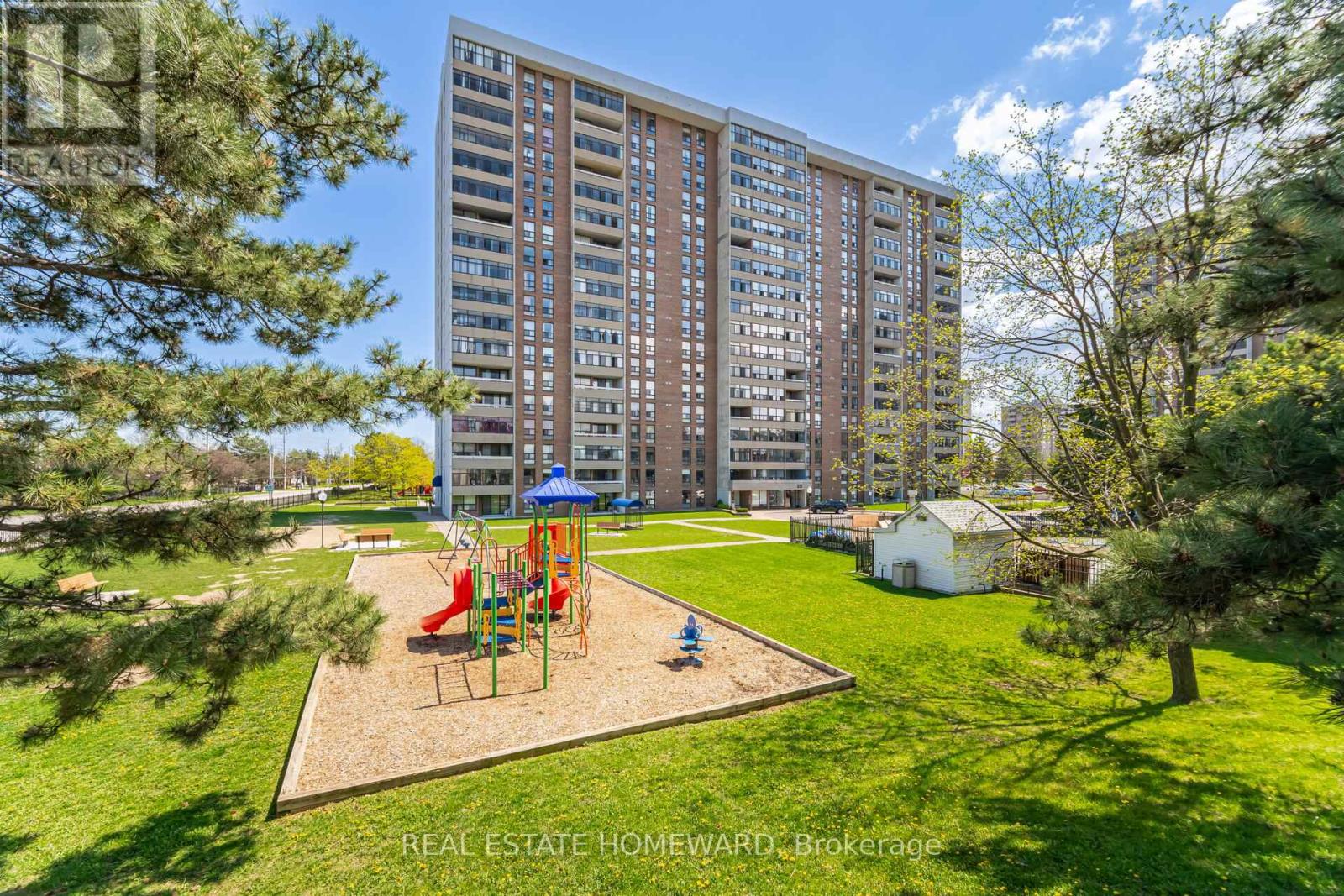 709 - 25 Kensington Road, Brampton, Ontario  L6T 3W8 - Photo 2 - W12183187