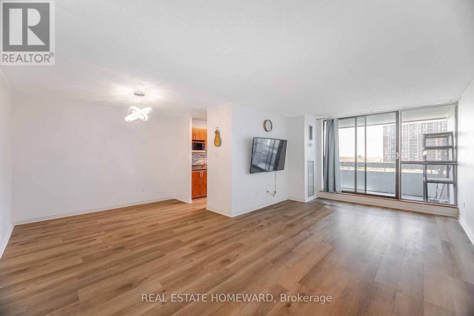 709 - 25 Kensington Road, Brampton, Ontario  L6T 3W8 - Photo 4 - W12183187