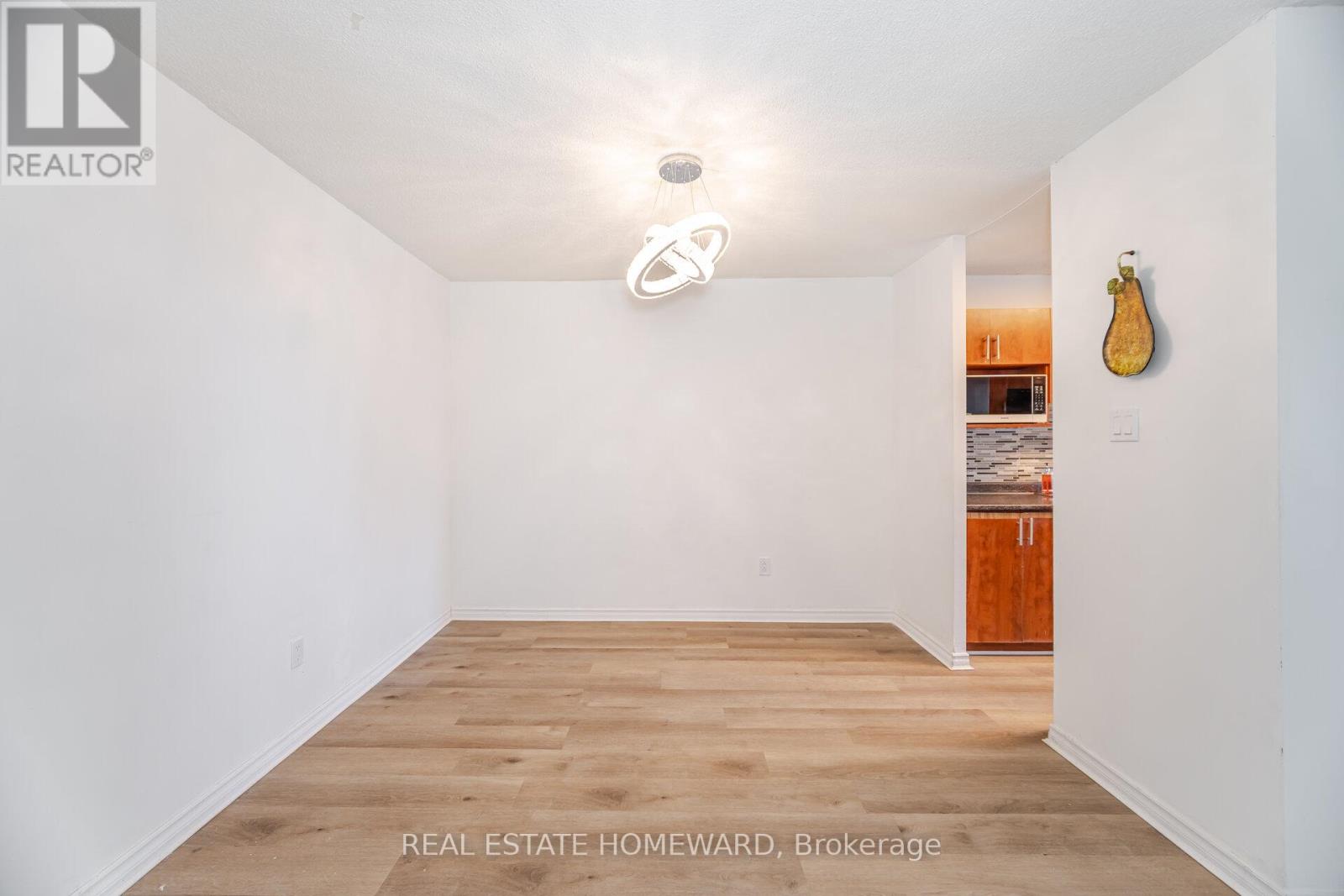 709 - 25 Kensington Road, Brampton, Ontario  L6T 3W8 - Photo 8 - W12183187
