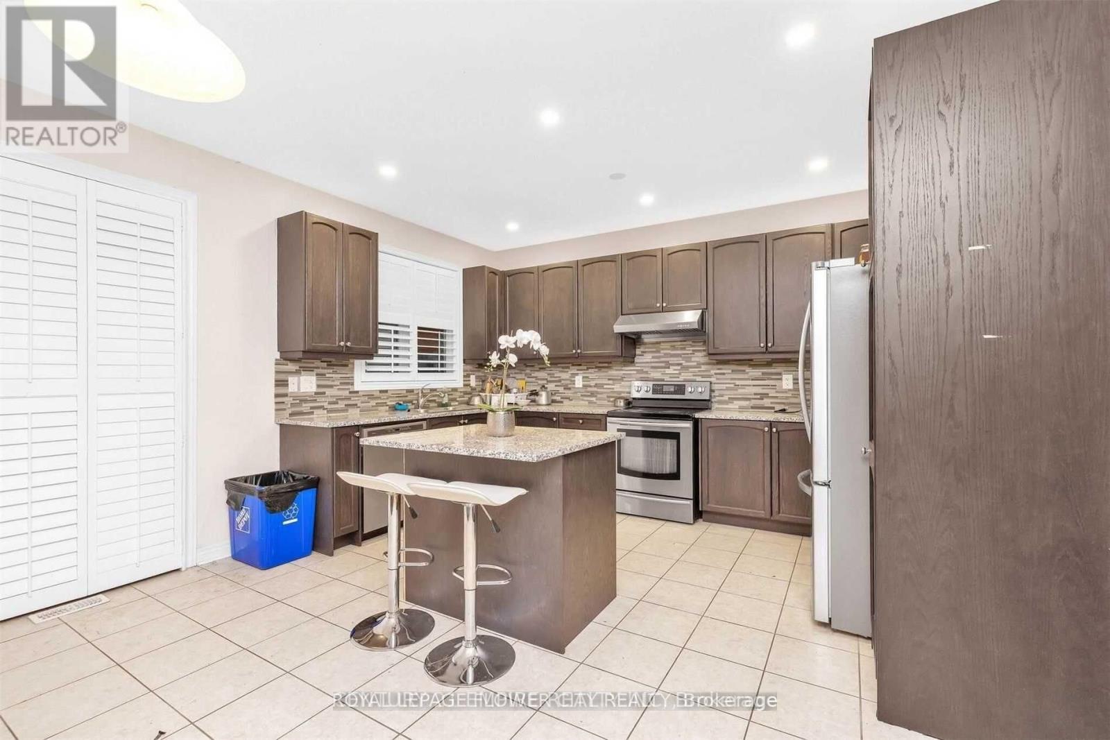 15 Zanetta Crescent, Brampton (Credit Valley), Ontario  L6Y 6A3 - Photo 9 - W12183189
