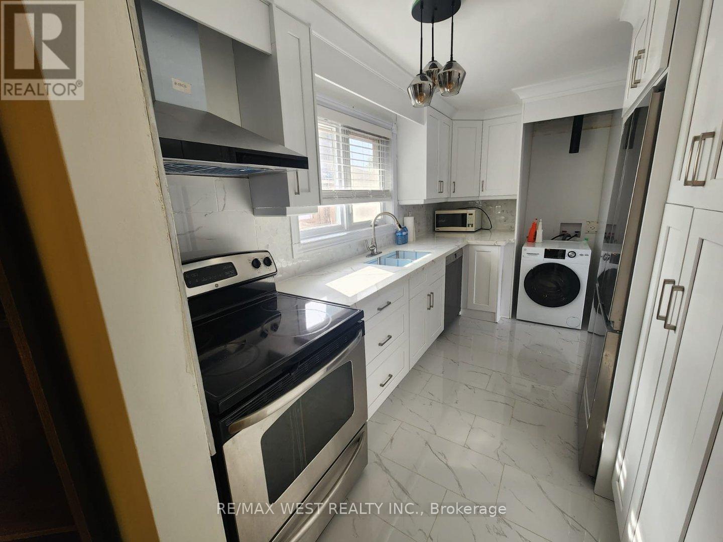 Main - 5 Ludgate Drive, Toronto, Ontario  M9W 2Y2 - Photo 14 - W12183197