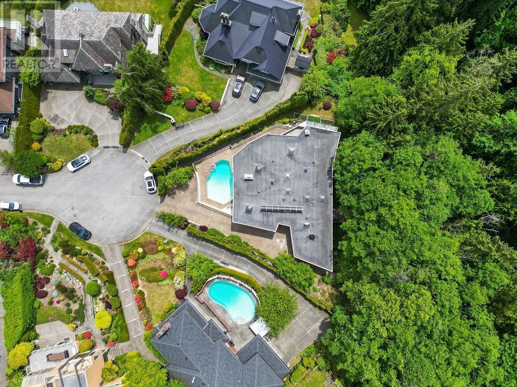 2490 Westhill Court, West Vancouver, British Columbia  V7S 3A5 - Photo 2 - R3009102