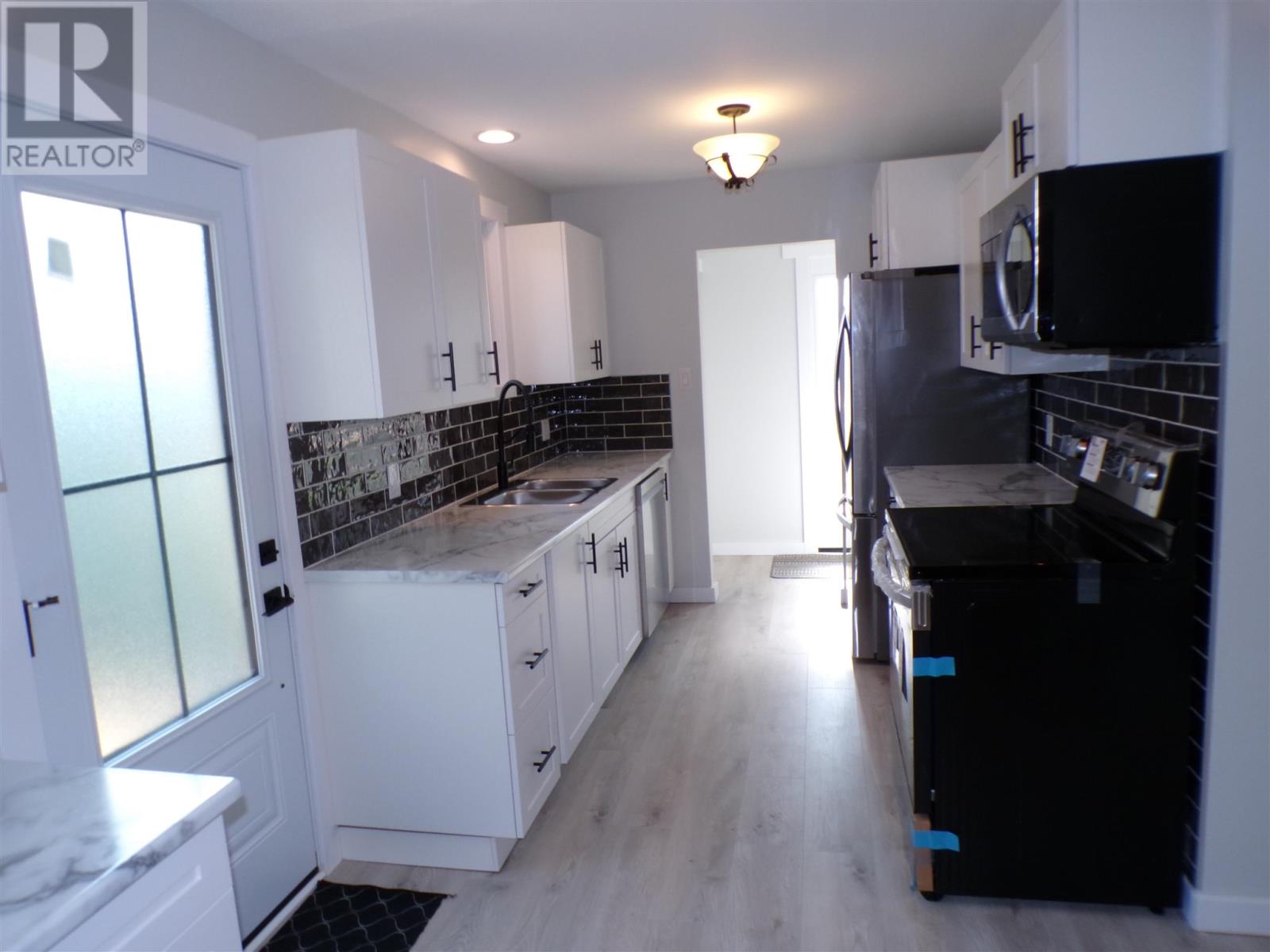 Property at 44 Farrell CRES image 5