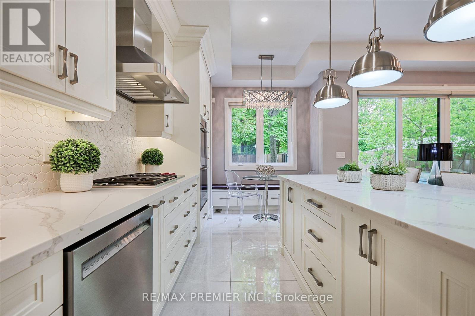16 Leith Place, Toronto, Ontario  M4N 2R8 - Photo 10 - C12183236
