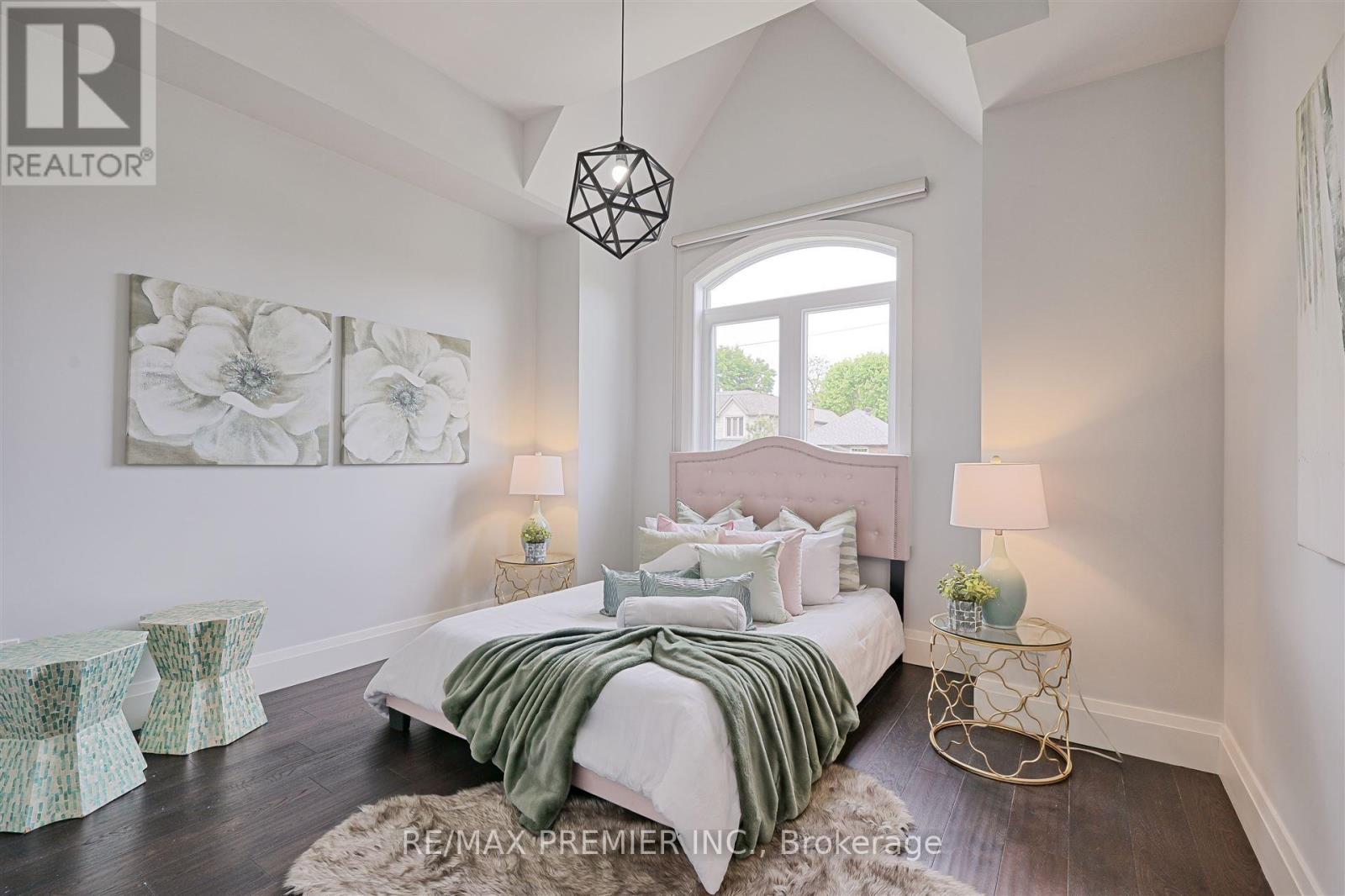 16 Leith Place, Toronto, Ontario  M4N 2R8 - Photo 24 - C12183236
