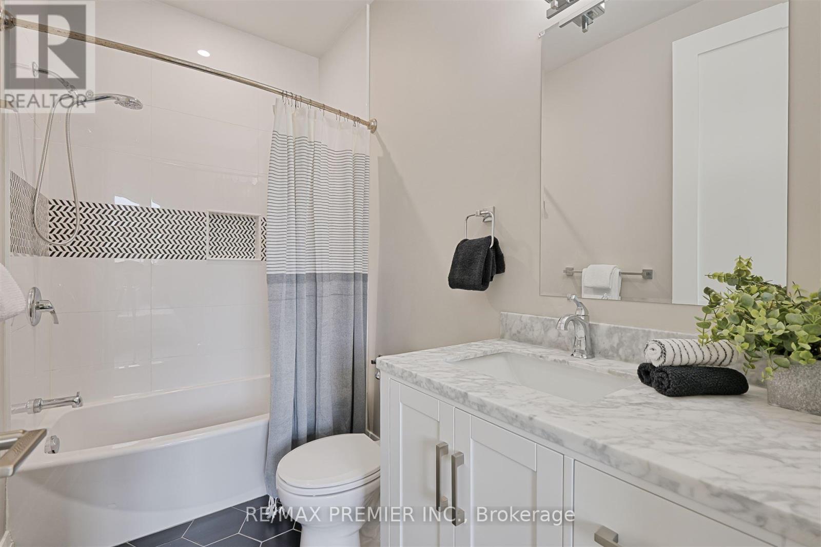 16 Leith Place, Toronto, Ontario  M4N 2R8 - Photo 25 - C12183236