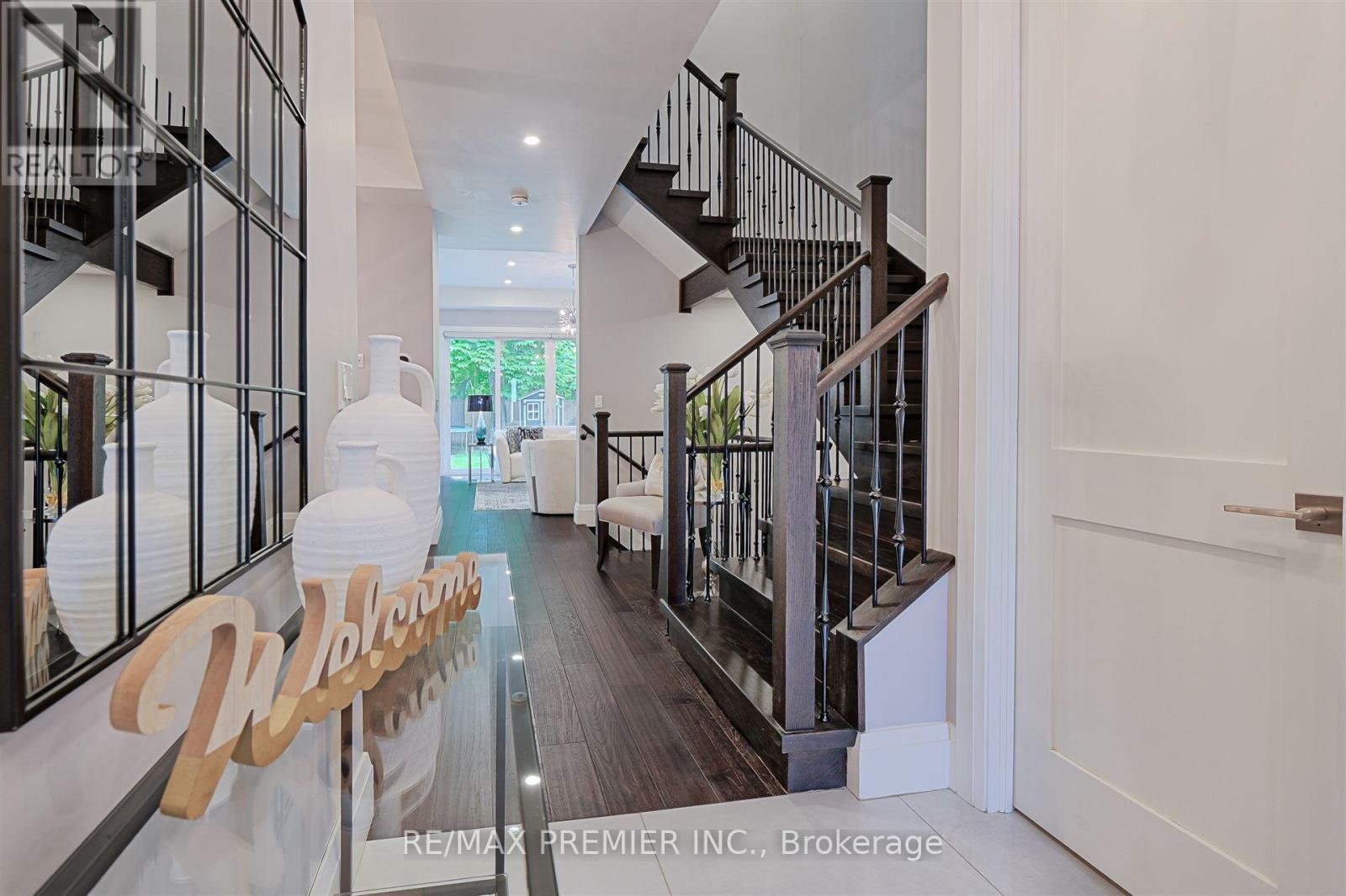 16 Leith Place, Toronto, Ontario  M4N 2R8 - Photo 4 - C12183236