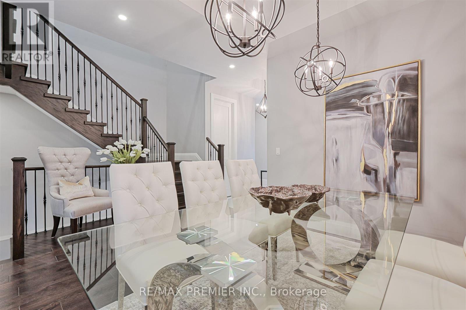 16 Leith Place, Toronto, Ontario  M4N 2R8 - Photo 5 - C12183236