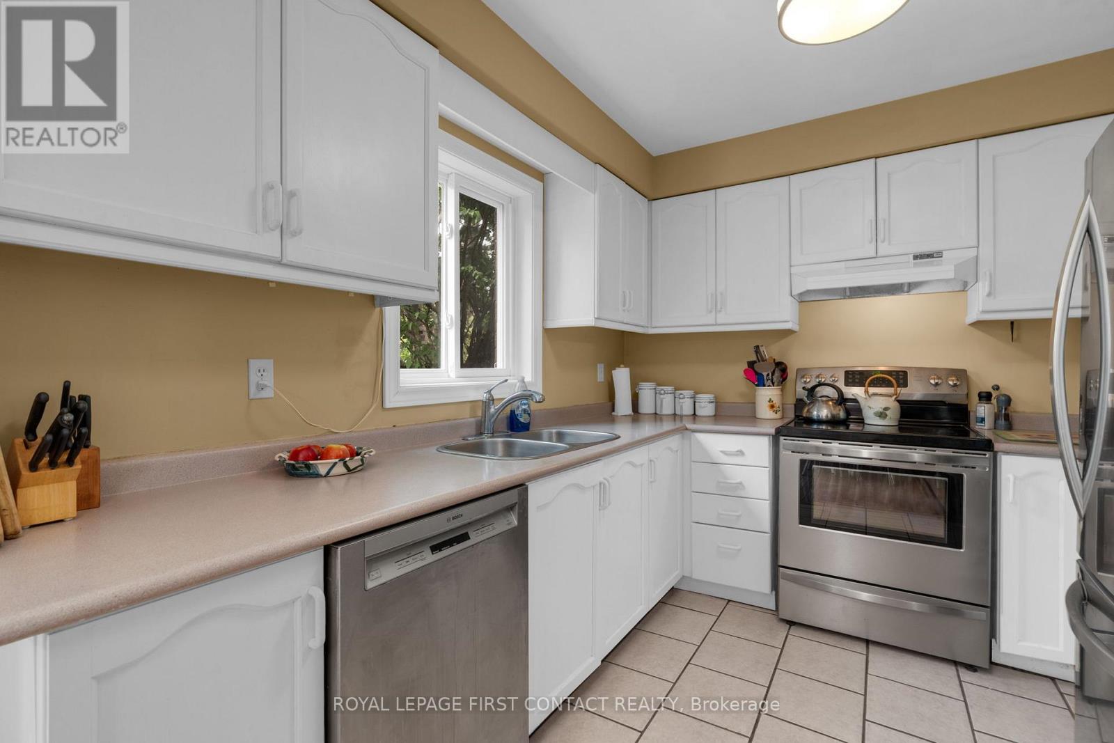 58 Mcdougall Drive, Barrie, Ontario  L4N 7H6 - Photo 8 - S12183230