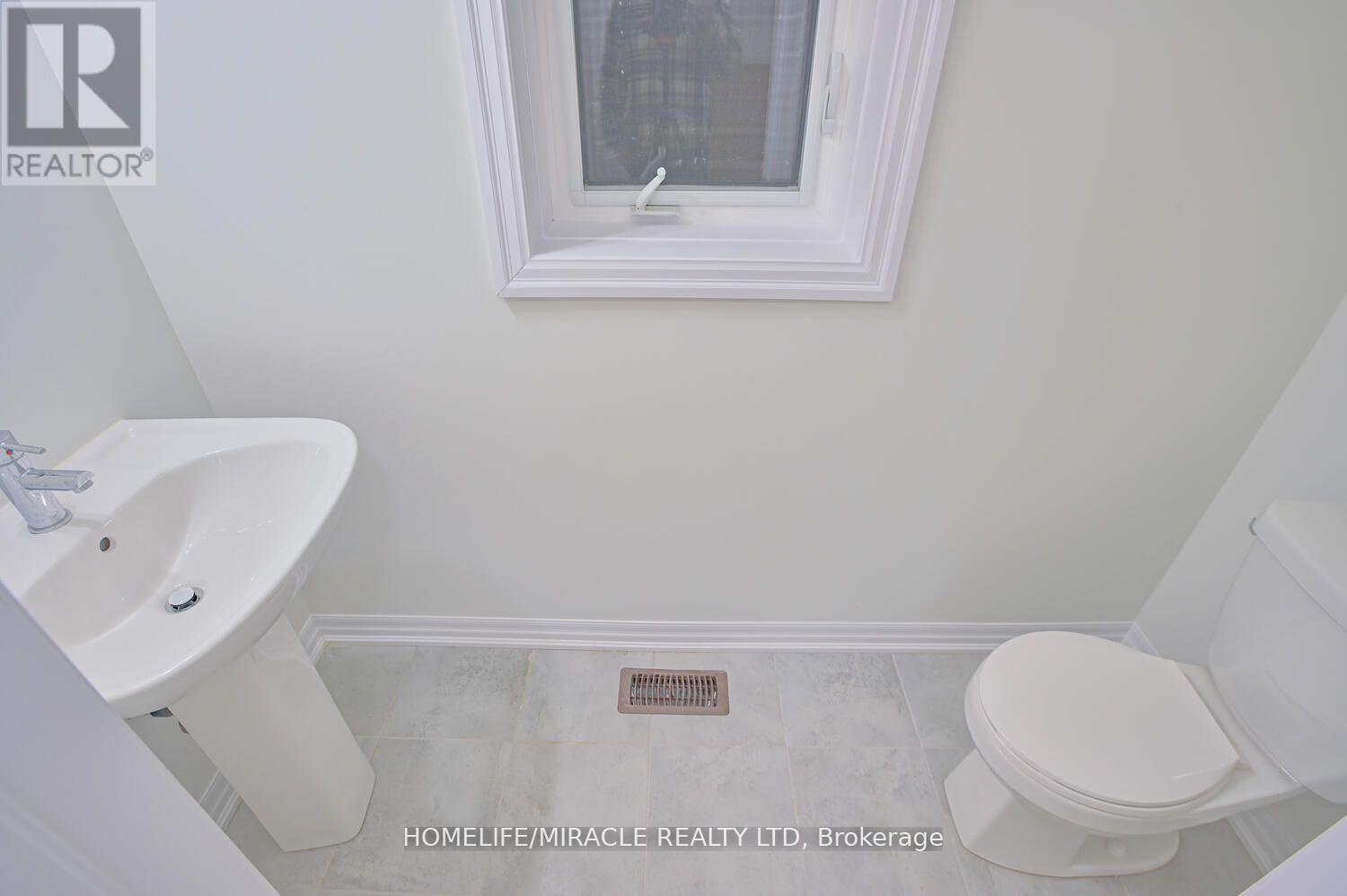 255 Centre Street, Clearview, Ontario  L0M 1S0 - Photo 16 - S12183233