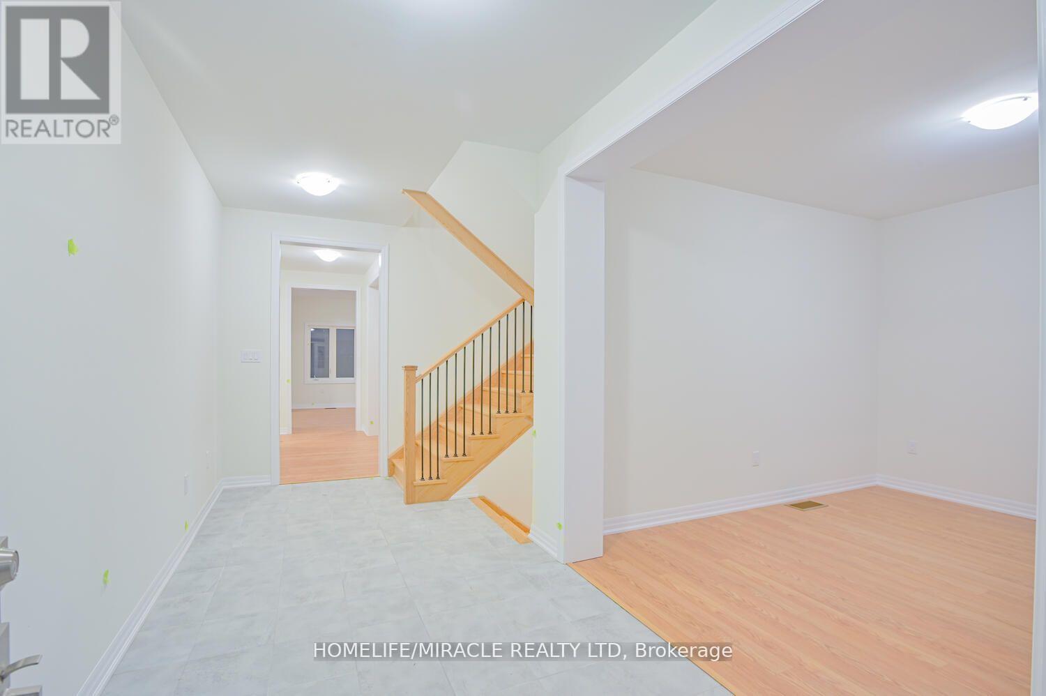 255 Centre Street, Clearview, Ontario  L0M 1S0 - Photo 4 - S12183233