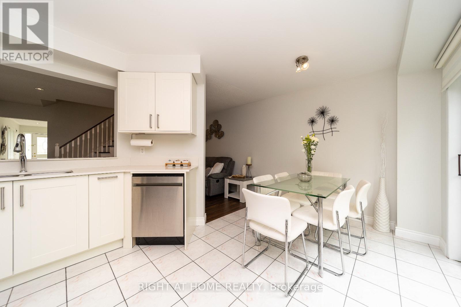 133 - 1292 Sherwood Mills Boulevard, Mississauga, Ontario  L5V 2G8 - Photo 10 - W12182966