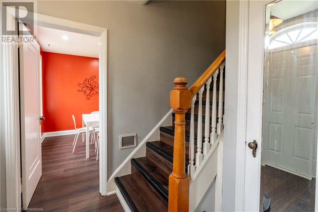 Property at 456 FOUNTAIN Street S image 4