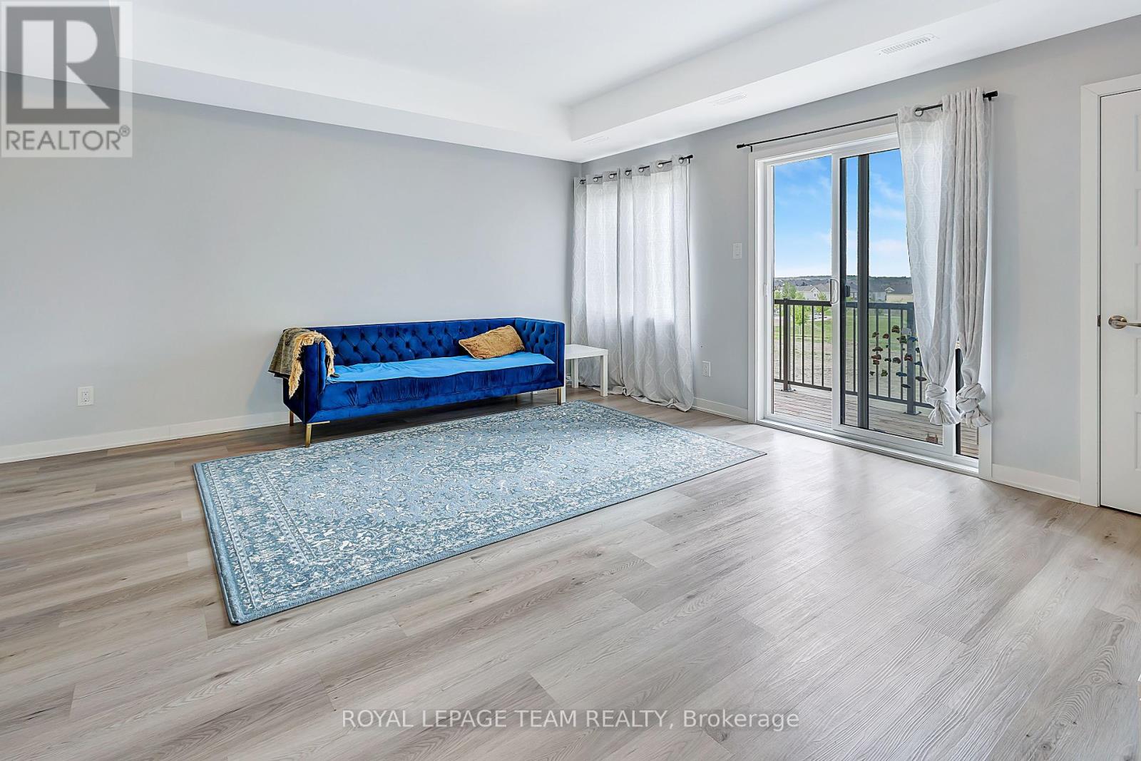 518 Parnian Private, Ottawa, Ontario  K2J 6Z8 - Photo 4 - X12183244