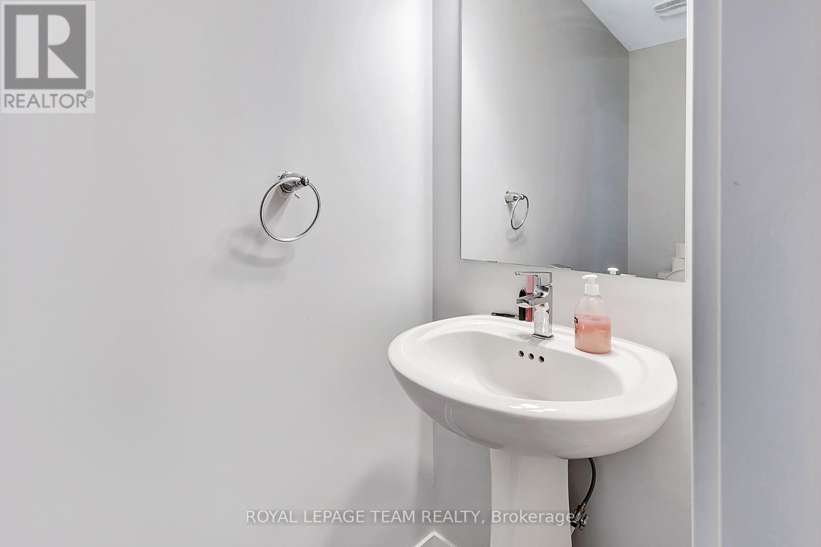 518 Parnian Private, Ottawa, Ontario  K2J 6Z8 - Photo 5 - X12183244