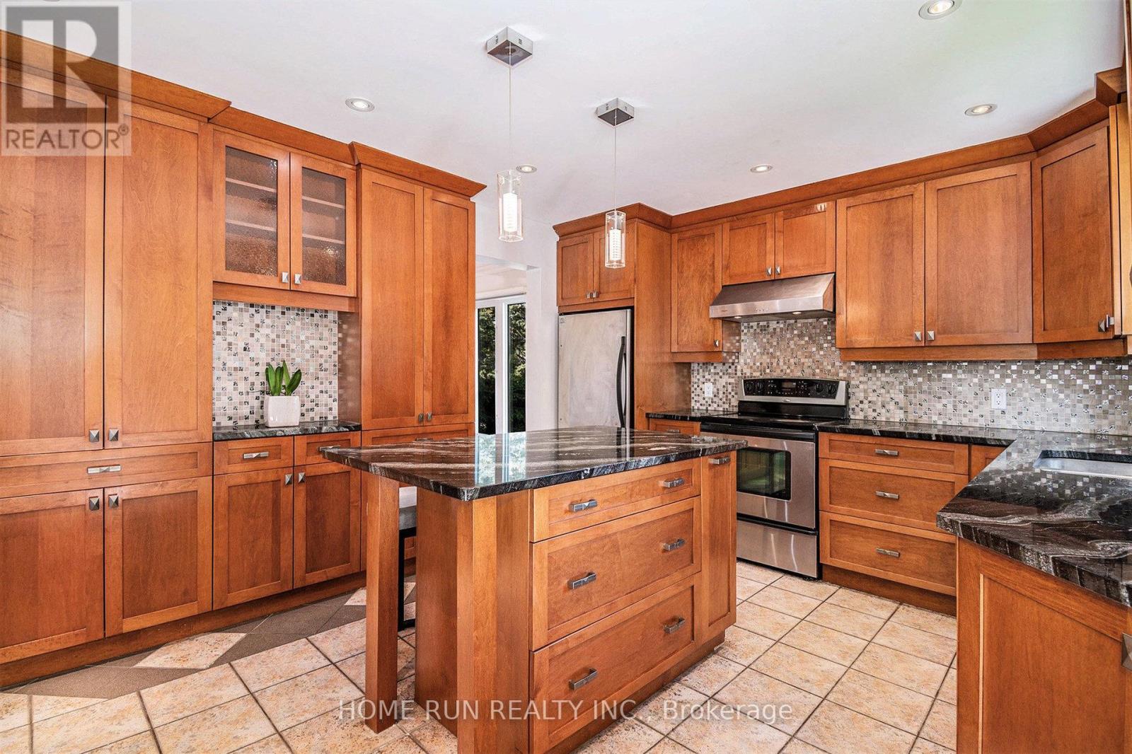 1452 Leblanc Drive, Ottawa, Ontario  K1C 3W6 - Photo 10 - X12183271