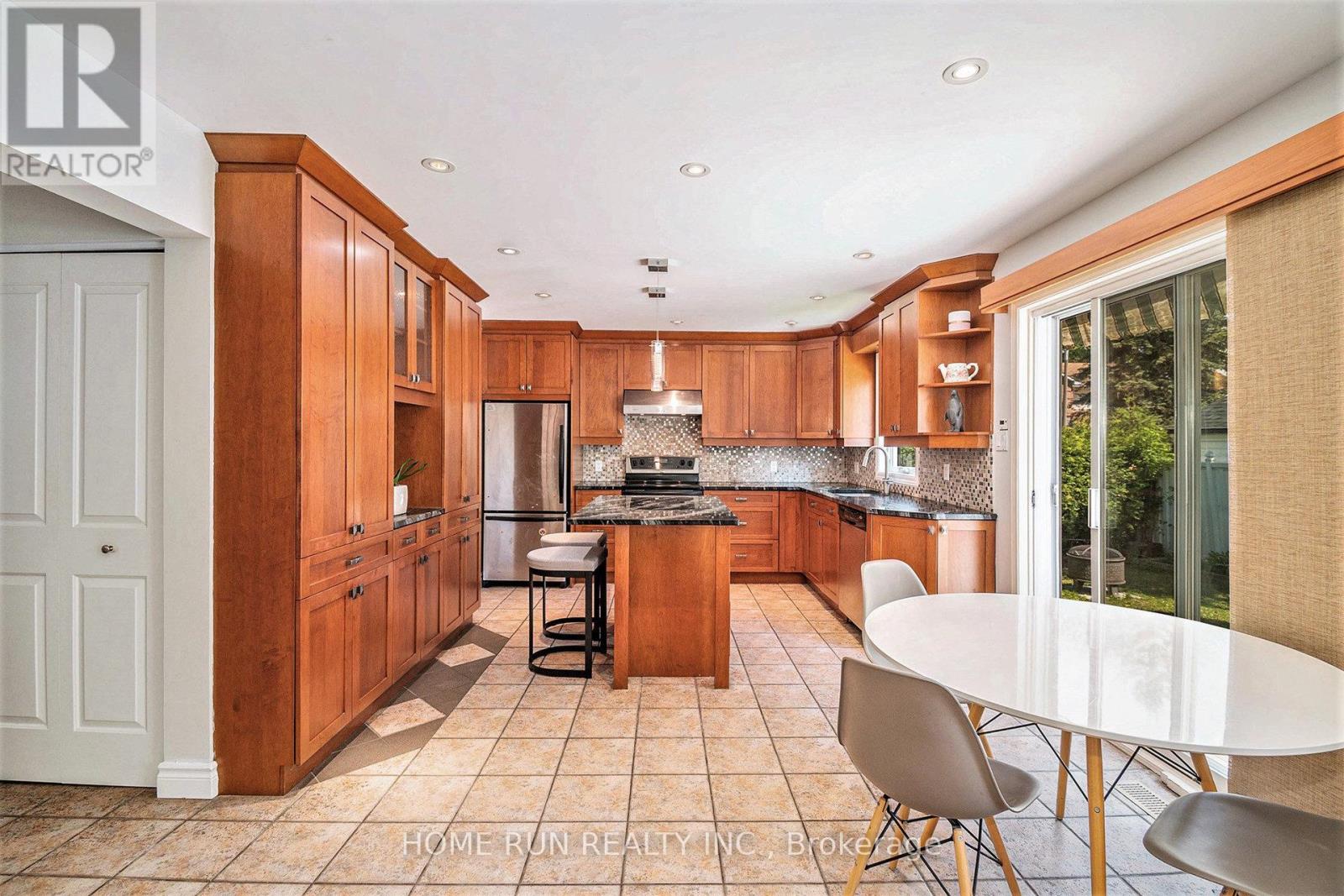 1452 Leblanc Drive, Ottawa, Ontario  K1C 3W6 - Photo 9 - X12183271
