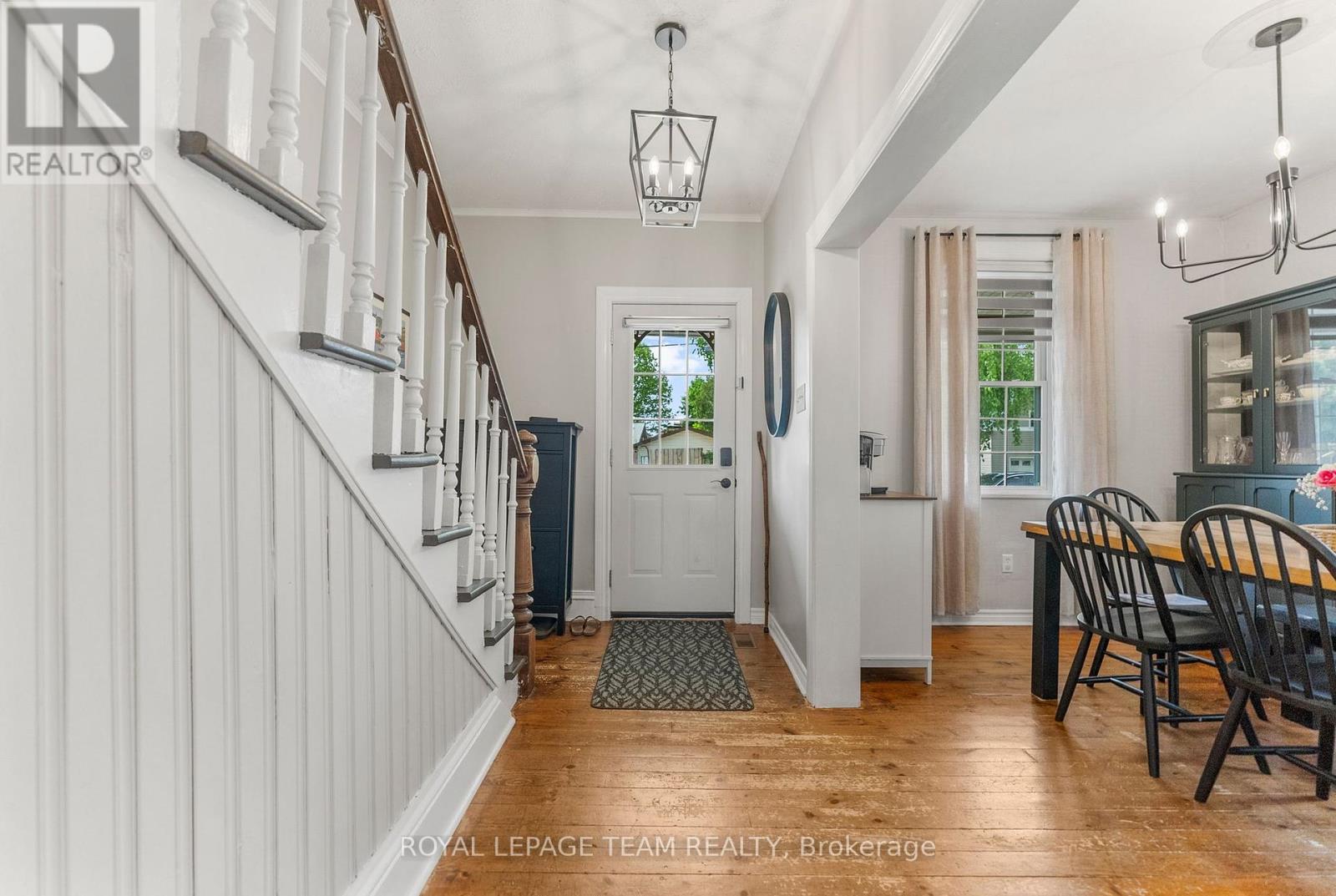 Property at 79 RUSSELL STREET N image 4