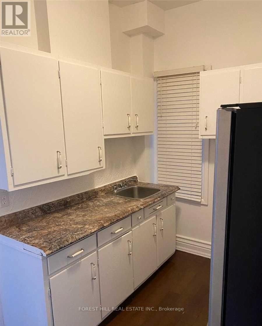 625 Crawford Street, Toronto, Ontario  M6G 3K2 - Photo 4 - C12183009