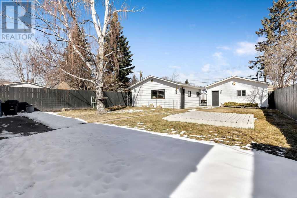 Property at 356 84 Avenue SE image 3