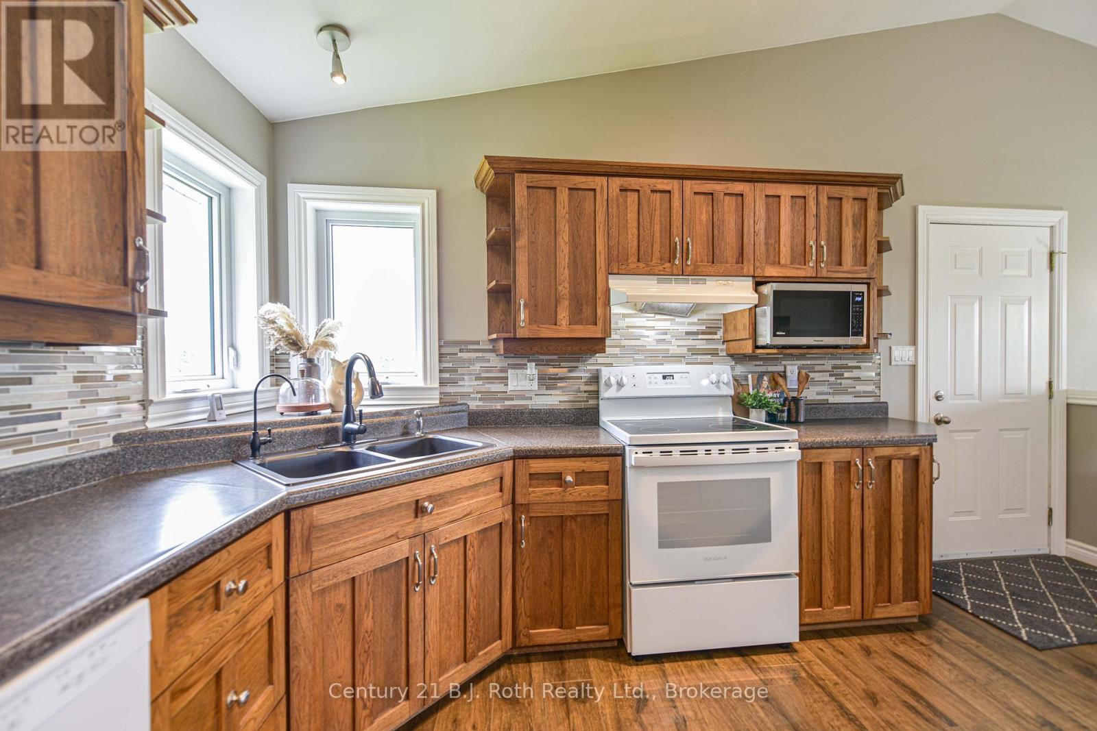 3516 Kirkfield Road, Kawartha Lakes, Ontario  L0K 1W0 - Photo 11 - X12183246